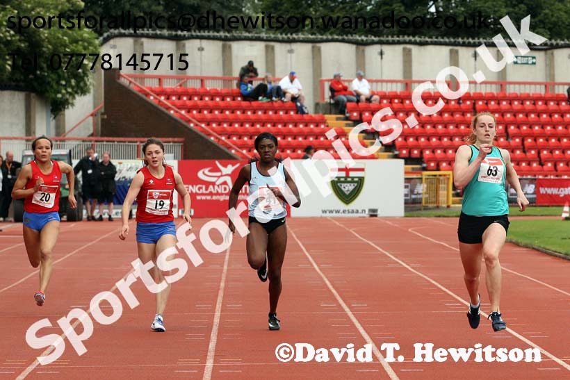 Senior girls 200 metres, English Schools Track and Field. Photo: David T. Hewitson/Sports for All Pics